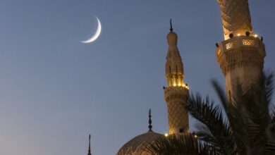 اكتشف أعظم الأدعية وعلامات ليلة القدر 2026 مع مواعيد وأعمال مستحبة للبركة المضاعفة