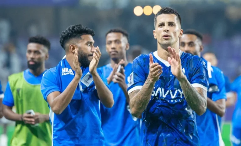 طاقم مصري يحسم التحكيم في مباراة الهلال والنجمة بالدوري السعودي