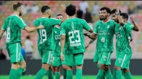 ديربي جدة الليلة: هل يحسم الأهلي لقب الدوري أم يوقف الاتحاد التقدم؟