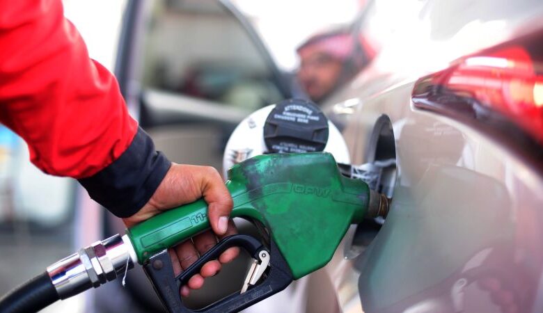 هل تقترب موجة الانخفاض؟.. تعرف على أسعار البنزين والسولار اليوم في مصر بعد هبوط النفط