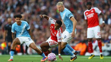 صراع القمة يشتعل.. آرسنال يتمسك بالصدارة ومانشستر سيتي يطلق سلاح مرموش لحسم اللقب