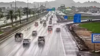 إنذار أحمر من الأرصاد.. أمطار غزيرة وسيول تضرب 10 مناطق وسط تحذيرات من انعدام الرؤية