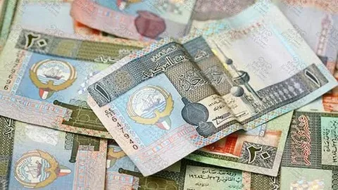 طفرة مفاجئة في سعر الدينار الكويتي مقابل الجنيه المصري خلال تعاملات الأحد تزيد من اهتمام الأسواق المصرية