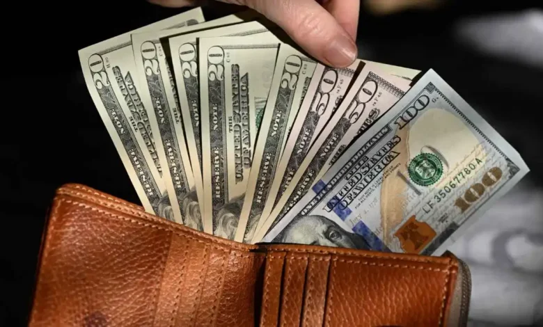 كم سعر 100 دولار اليوم ببورصة الكفاح العراق 2026؟.. وتفاصيل التغير بعد قرار إيران الأخير