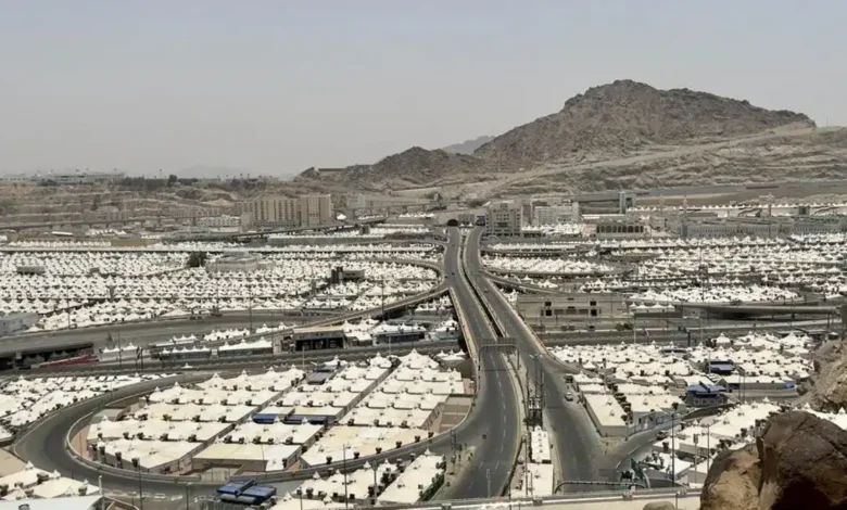 أقوى منظومة السقيا في منى 2026.. كيف تُوزَّع المياه والوجبات على الحجاج بسرعة قياسية داخل المشاعر؟