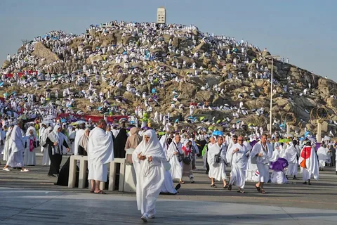 تقنية جديدة في الحج تعتمد على الذكاء الاصطناعي.. توقع التدافع قبل وقوعه وتحسين إدارة الحشود