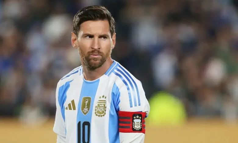 إصابة ميسي تشعل القلق في الأرجنتين قبل كأس العالم 2026.. تطورات مفاجئة تهدد جاهزية المونديال وخطة التانغو