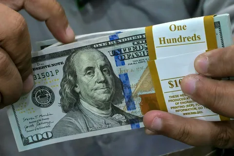 سعر الدولار اليوم 12-6-2026 أمام الجنيه المصري في البنك الأهلي.. كم سجل الأخضر الآن؟
